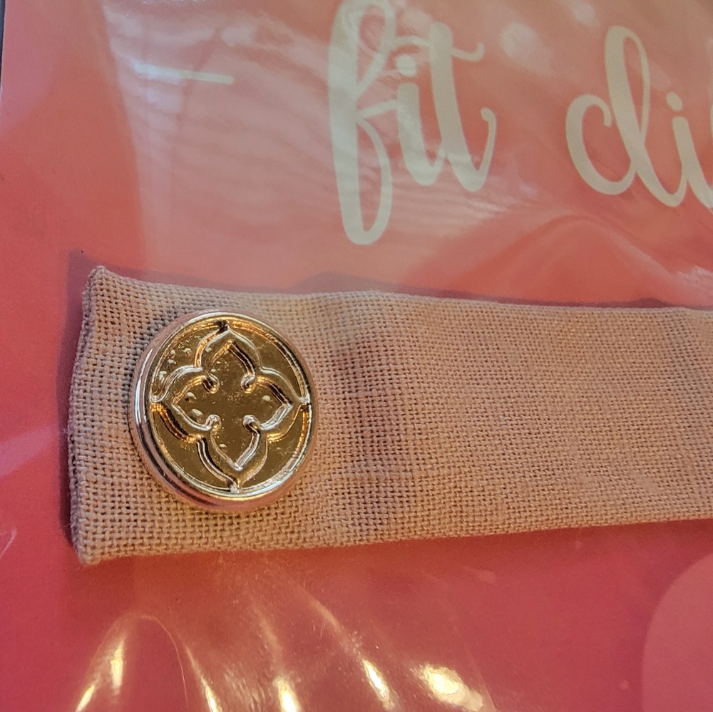 PoppyClip: Fit clip: dusty rose knit with gold tone hardware - Picture 3 of 3